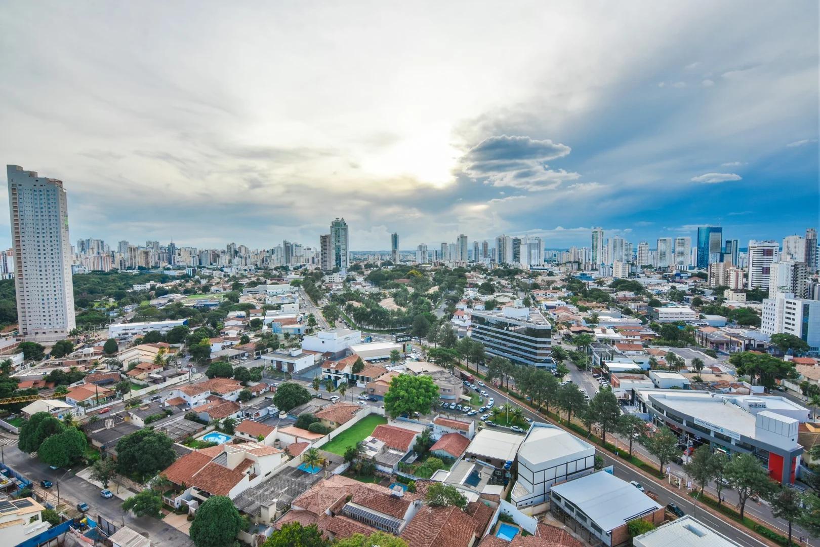 Vista panorâmica da cidade de Goiânia a partir do rooftop do edifício