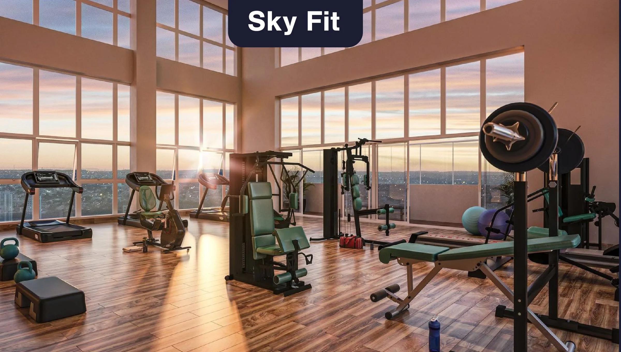 Academia Sky Fit com aparelhos de musculação e esteiras em frente a grandes janelas envidraçadas