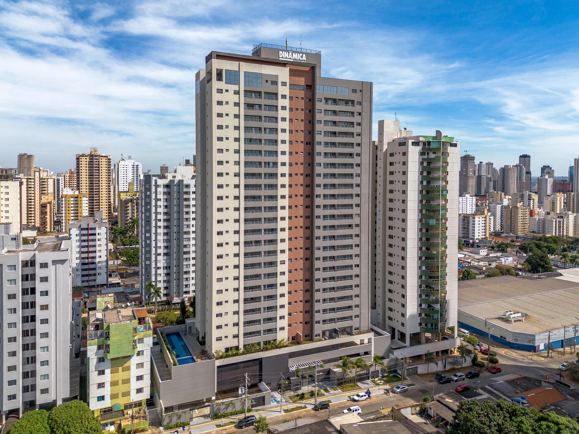 Vista aérea do edifício entregue e do entorno