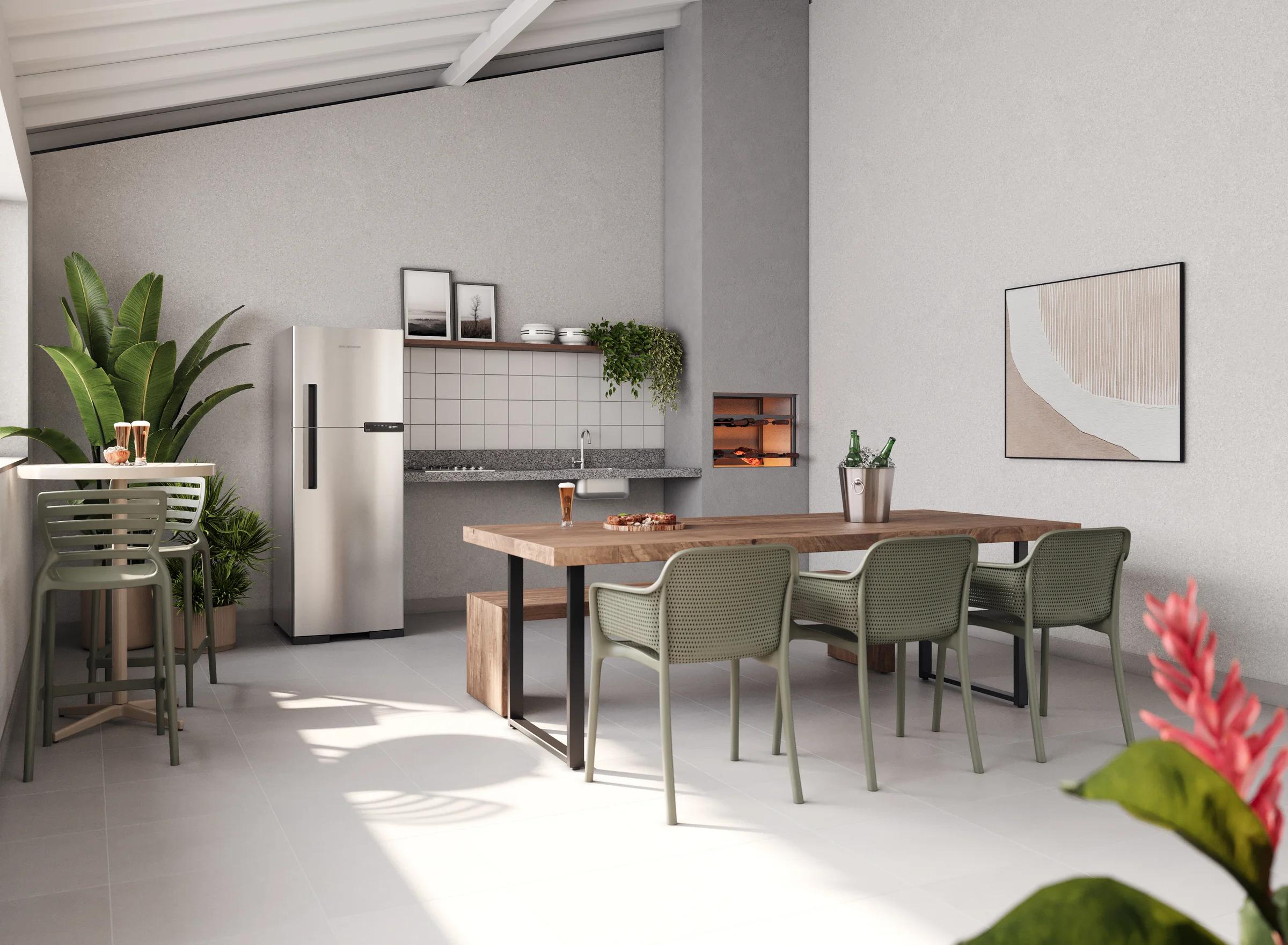 Área gourmet com churrasqueira, bancada, refrigerador e mesa de jantar.