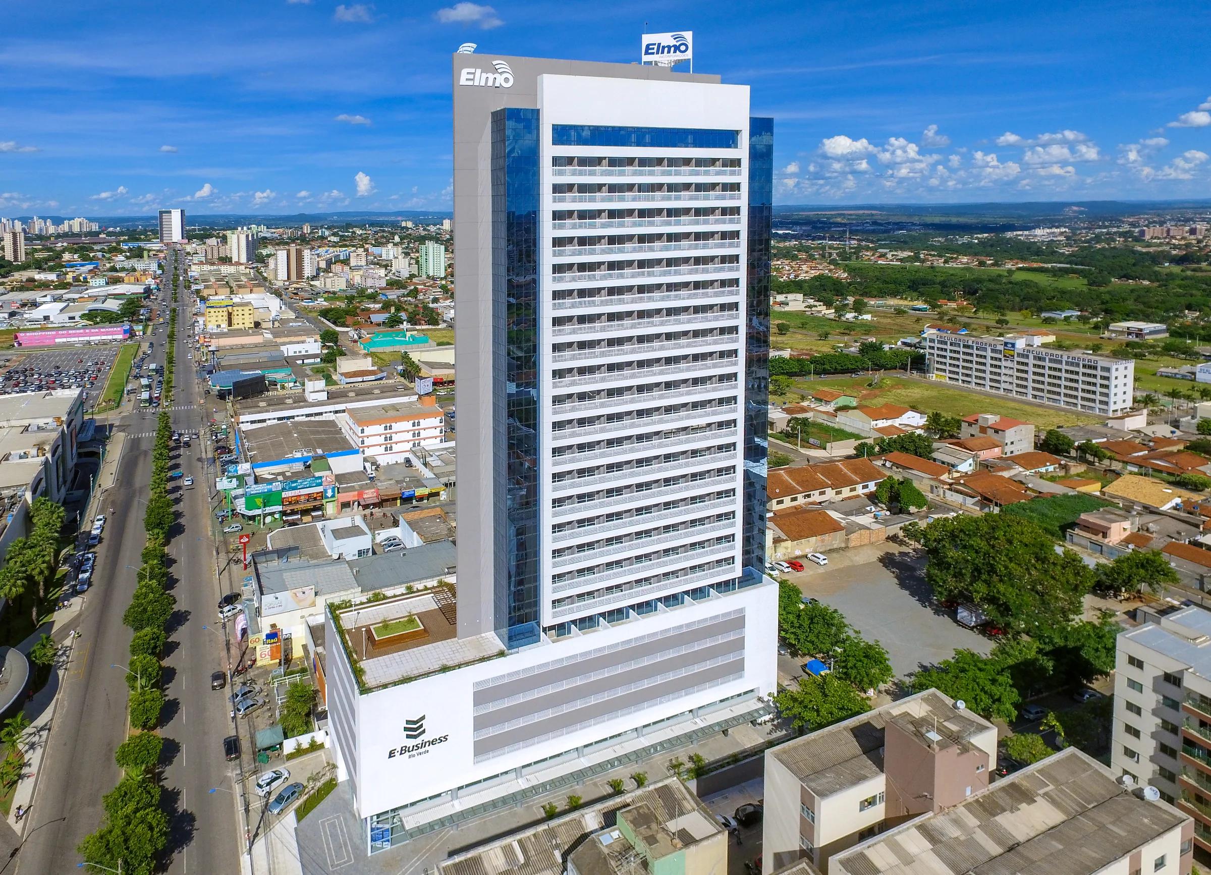 Vista aérea do E-Business Rio Verde na Avenida Rio Verde
