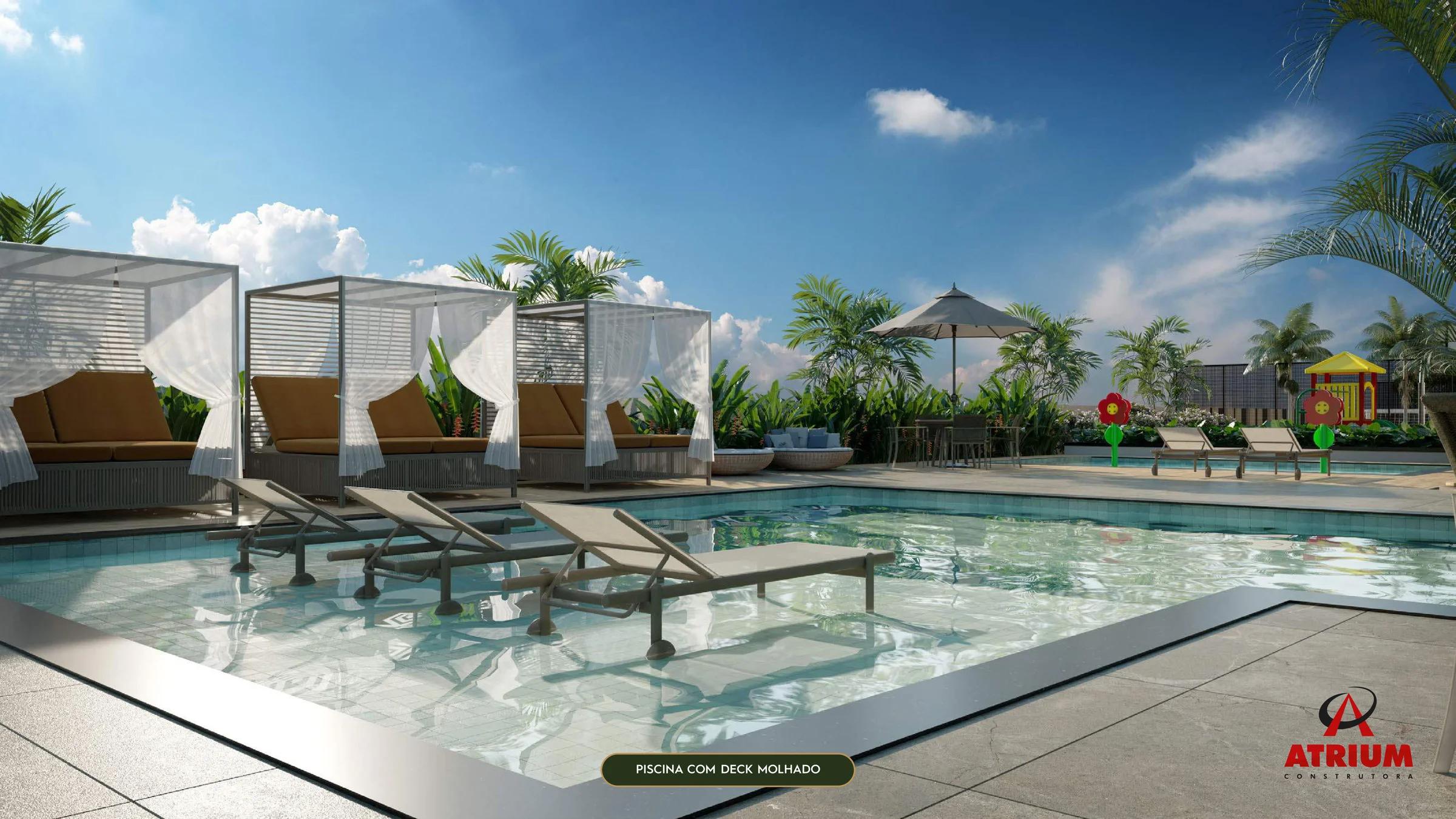 Piscina com deck molhado