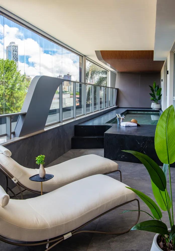 City 23 — decorado — Varanda com piscina
