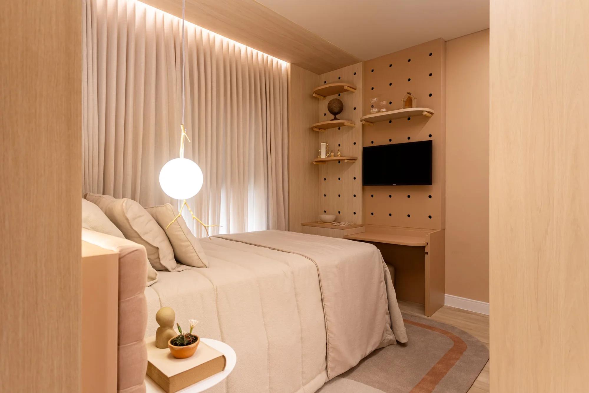 Praça 232 — decorado — Quarto com escrivaninha